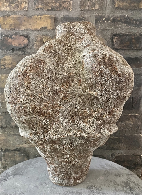 Skulpturel keramik vase af Pernille Calundan